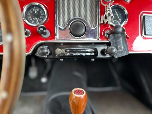 MG MGA Cabriolet 1957, BX-81-86
