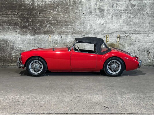 MG MGA Cabriolet 1957, BX-81-86