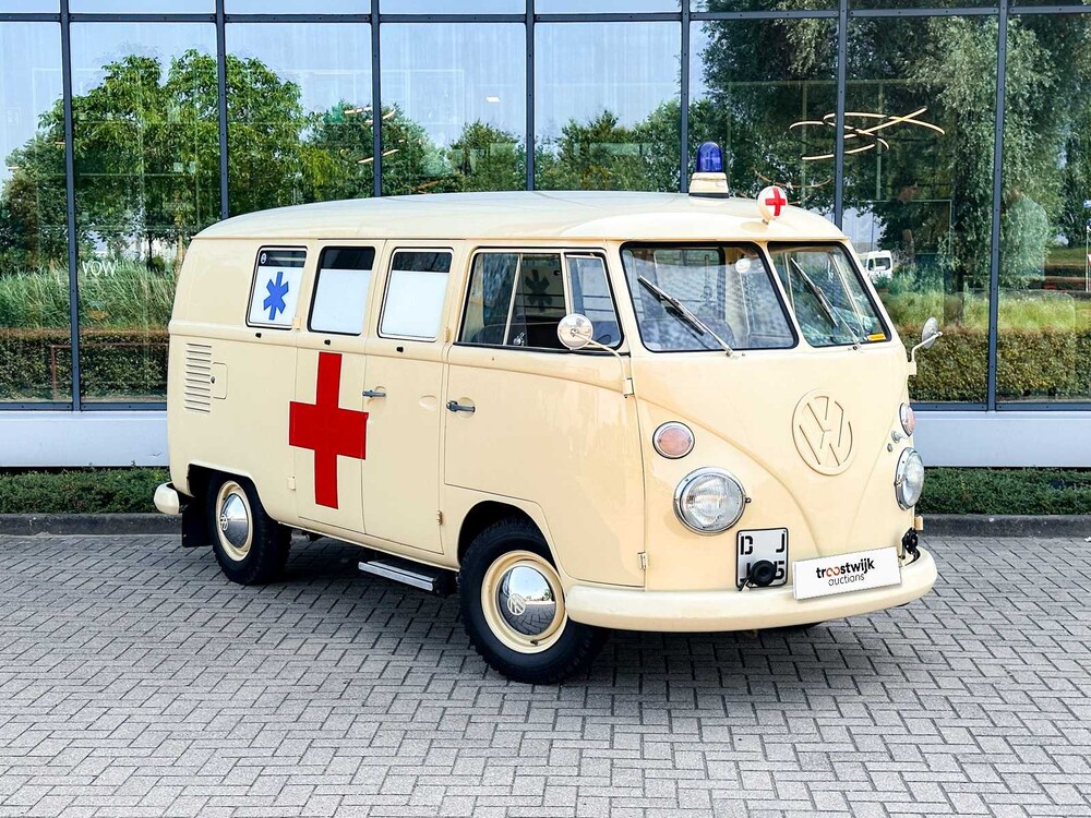 Volkswagen T1 Ambulance Transporter 1500-27 1965, BE-02-41