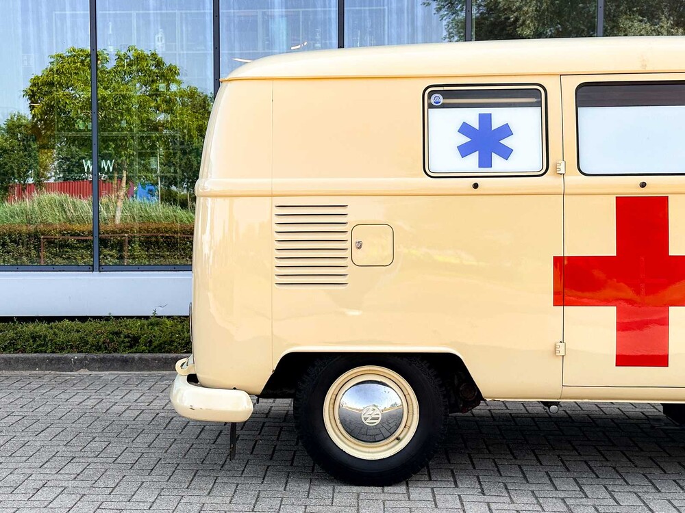 Volkswagen T1 Ambulance Transporter 1500-27 1965, BE-02-41