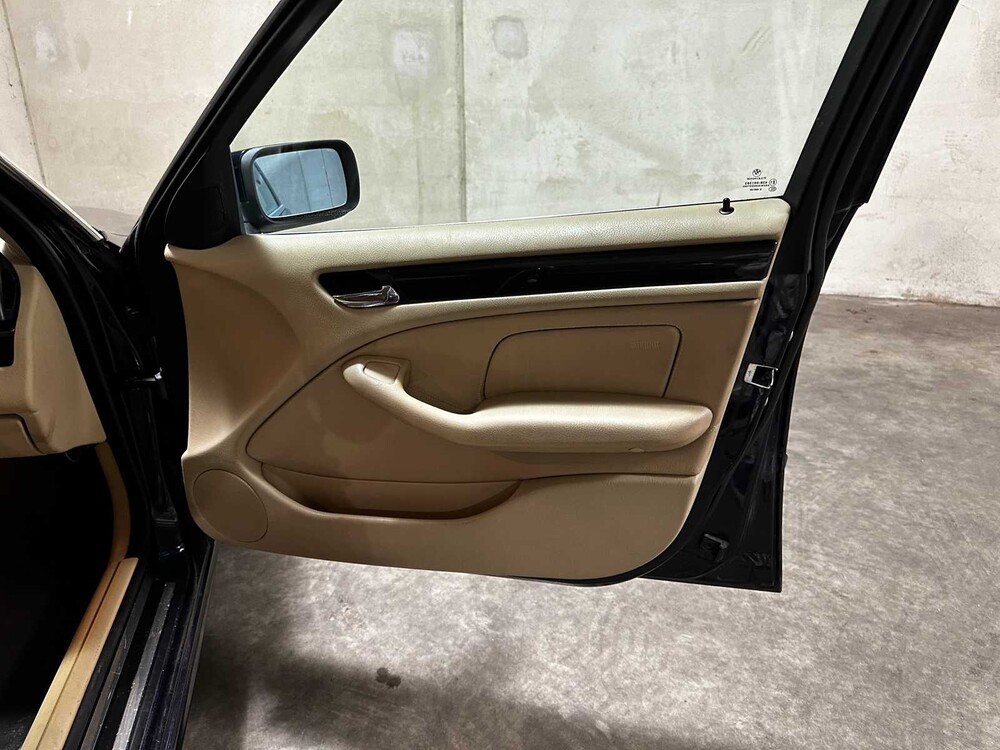 BMW 320i Executive 3-serie 170PK 2005 (Origineel-NL), 39-RJ-NZ 