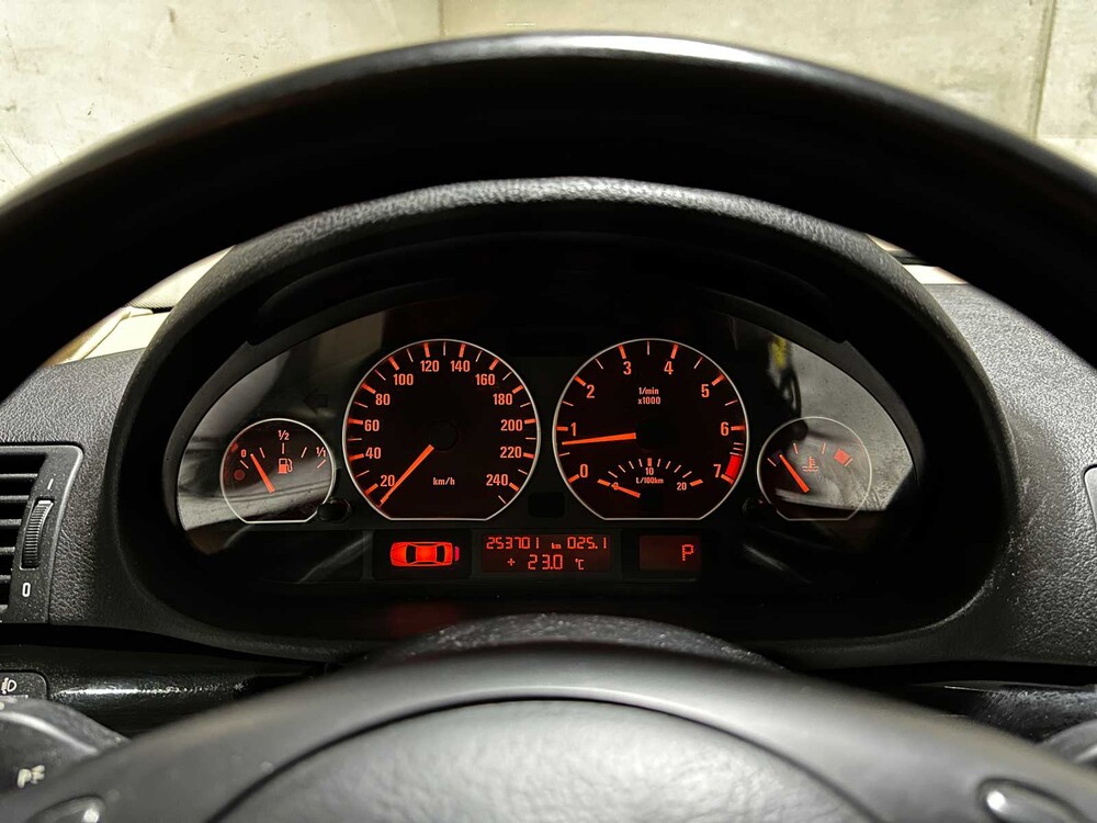 BMW 320i Executive 3-serie 170PK 2005 (Origineel-NL), 39-RJ-NZ 