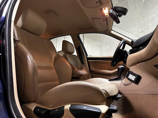 BMW 320i Executive 3-serie 170PK 2005 (Origineel-NL), 39-RJ-NZ