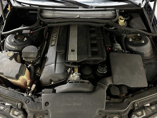 BMW 320i Executive 3-serie 170PK 2005 (Origineel-NL), 39-RJ-NZ