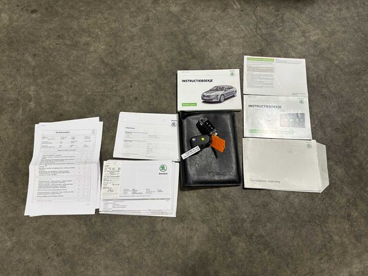 Skoda Superb Combi 1.6 TDI Style Business 120pk 2016 (Origineel-NL), KG-068-Z