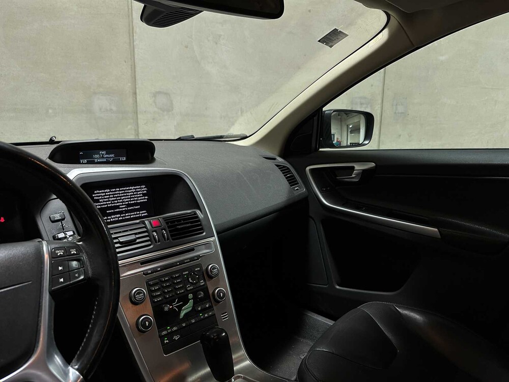 Volvo XC60 2.4 D5 AWD R-Design 205pk 2010, 66-NKX-7 
