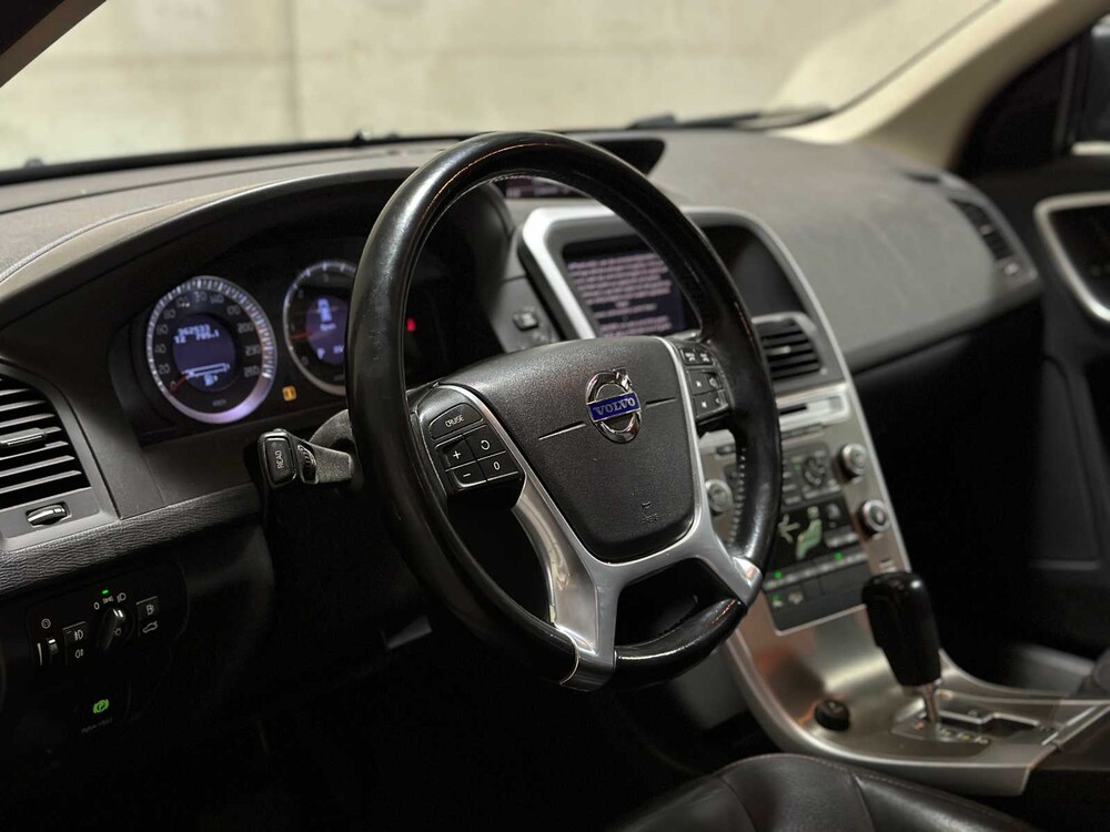 Volvo XC60 2.4 D5 AWD R-Design 205pk 2010, 66-NKX-7 