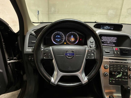 Volvo XC60 2.4 D5 AWD R-Design 205pk 2010, 66-NKX-7