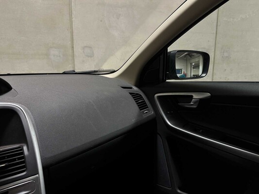 Volvo XC60 2.4 D5 AWD R-Design 205pk 2010, 66-NKX-7