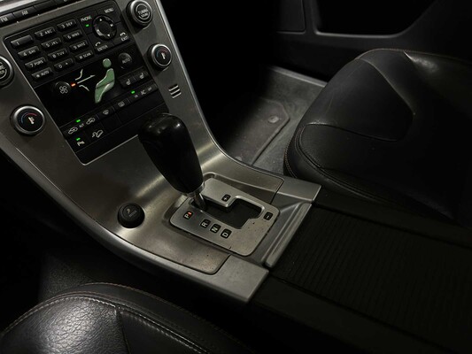 Volvo XC60 2.4 D5 AWD R-Design 205pk 2010, 66-NKX-7