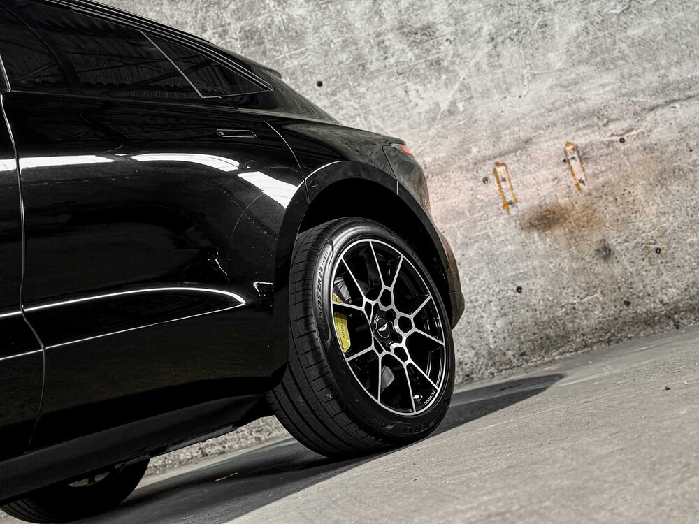 Aston Martin DBX 4.0 V8 1913 551pk 2020 (1 OF 500), HNT-92-V