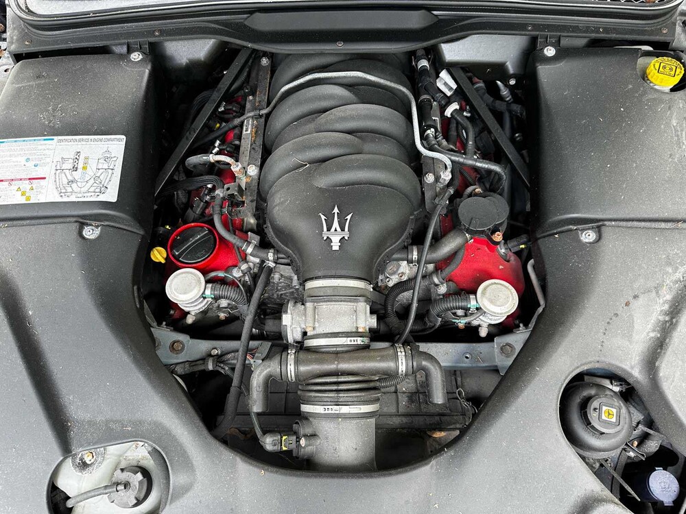 Maserati GranCabrio 4.7 V8 MC line 440pk 2012