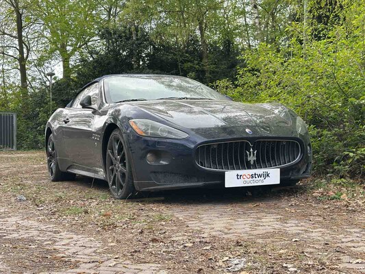 Luxury en sports cars te Milsbeek