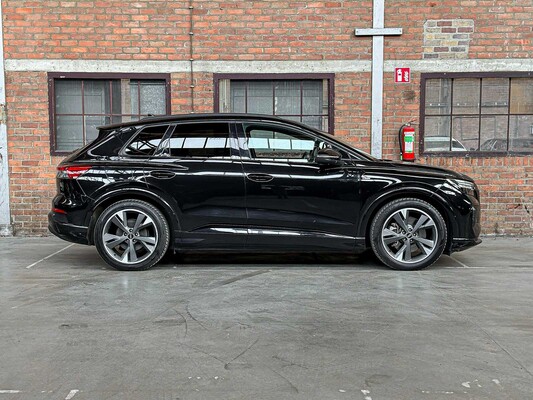 Audi Q4 e-tron 50 quattro Launch Edition S Competition 77 kWh 299pk 2022 (Origineel-NL + 1e eigenaar), P-122-GB