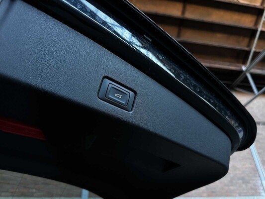 Audi Q4 e-tron 50 quattro Launch Edition S Competition 77 kWh 299pk 2022 (Origineel-NL + 1e eigenaar), P-122-GB