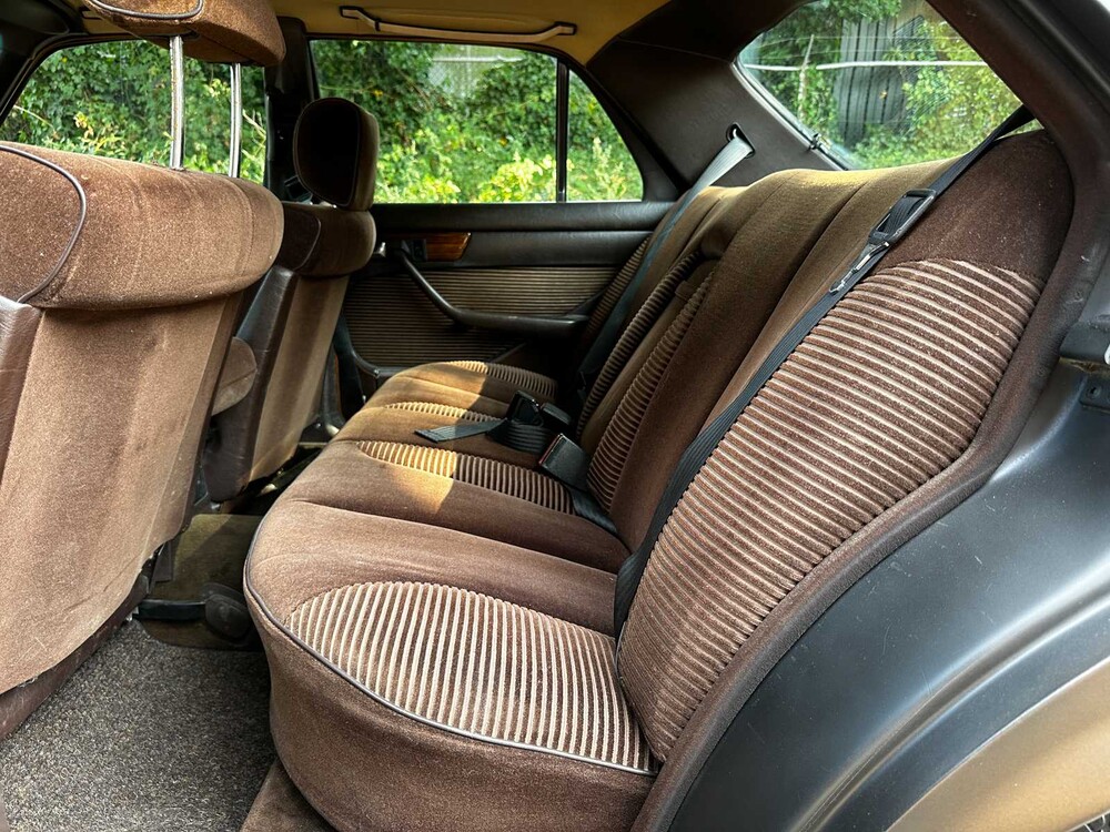Mercedes-Benz SE W126 107pk 1982, X-916-HG