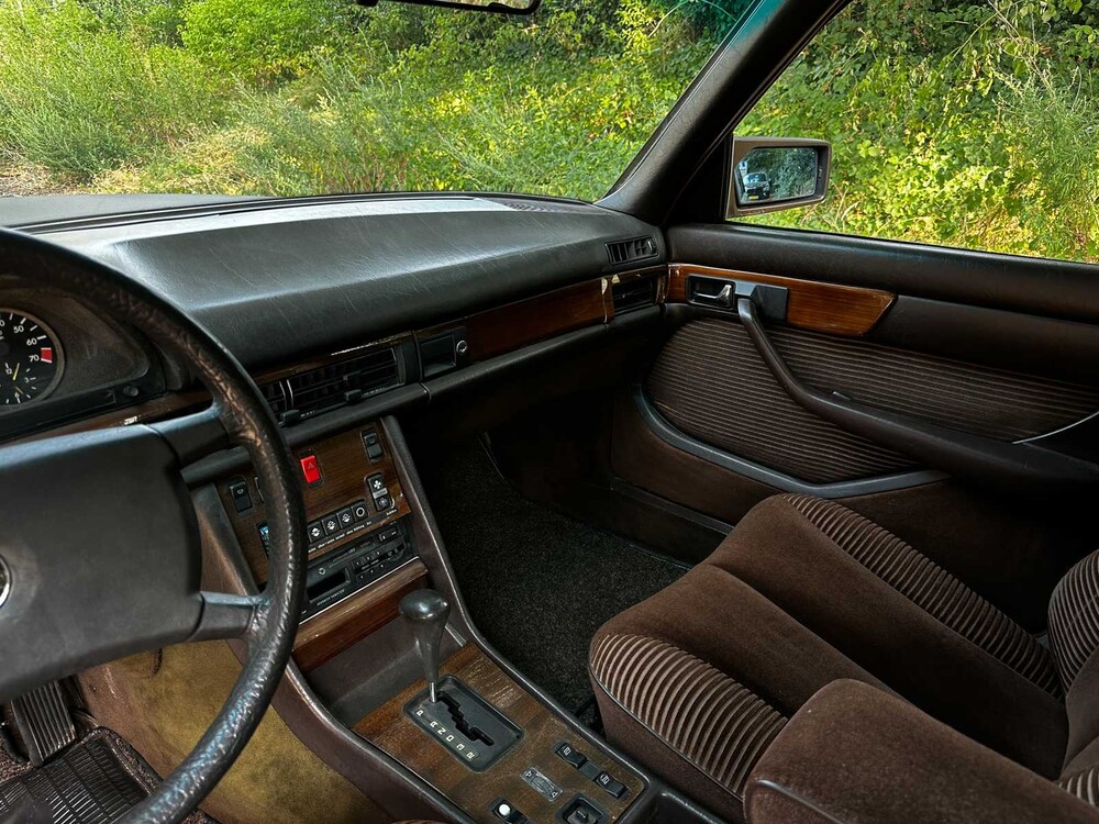Mercedes-Benz SE W126 107pk 1982, X-916-HG