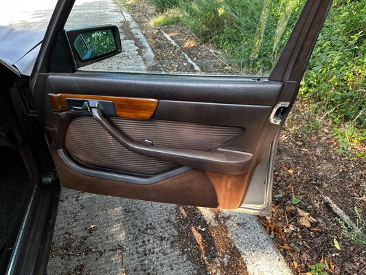 Mercedes-Benz SE W126 107pk 1982, X-916-HG