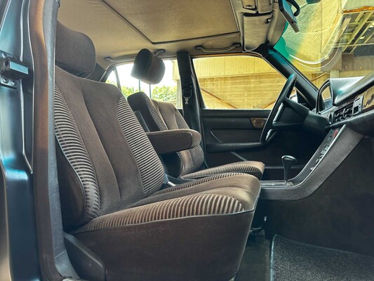Mercedes-Benz SE W126 107pk 1982, X-916-HG