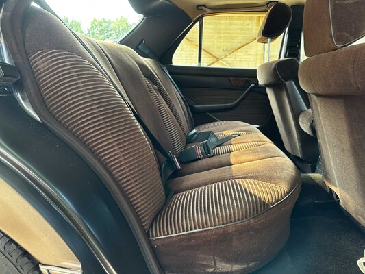 Mercedes-Benz SE W126 107pk 1982, X-916-HG