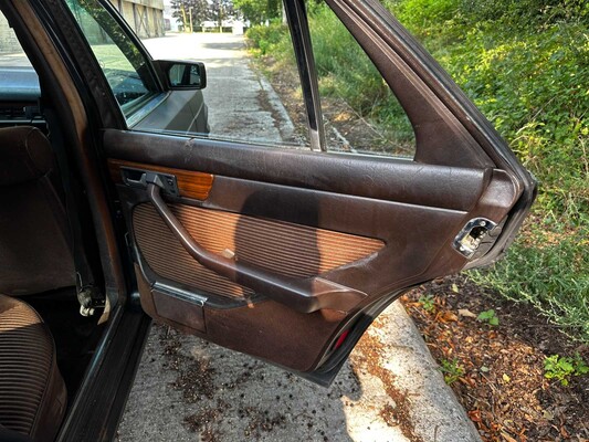 Mercedes-Benz SE W126 107pk 1982, X-916-HG