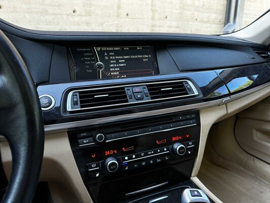 BMW ActiveHybrid7 F04 4.4 V8 465pk 2010
