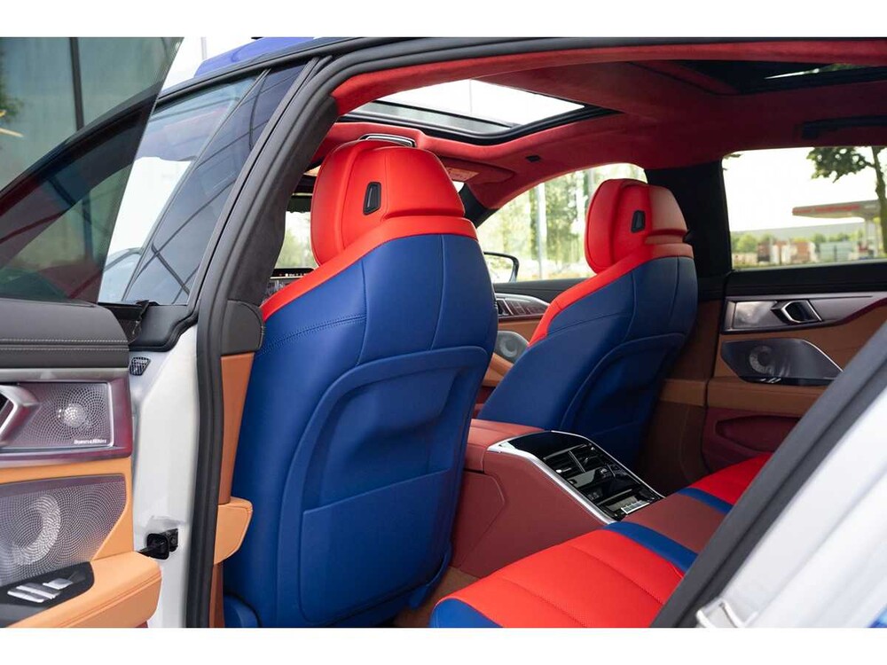 BMW M850i Gran Coupé 4.4 V8 xDrive -The 8 X Jeff Koons- M-Performance 530pk 2023 (1 van 99) (NEW) 8-Serie (Origineel-NL + 1e Eigenaar)