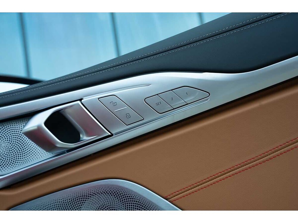 BMW M850i Gran Coupé 4.4 V8 xDrive -The 8 X Jeff Koons- M-Performance 530pk 2023 (1 van 99) (NEW) 8-Serie (Origineel-NL + 1e Eigenaar)