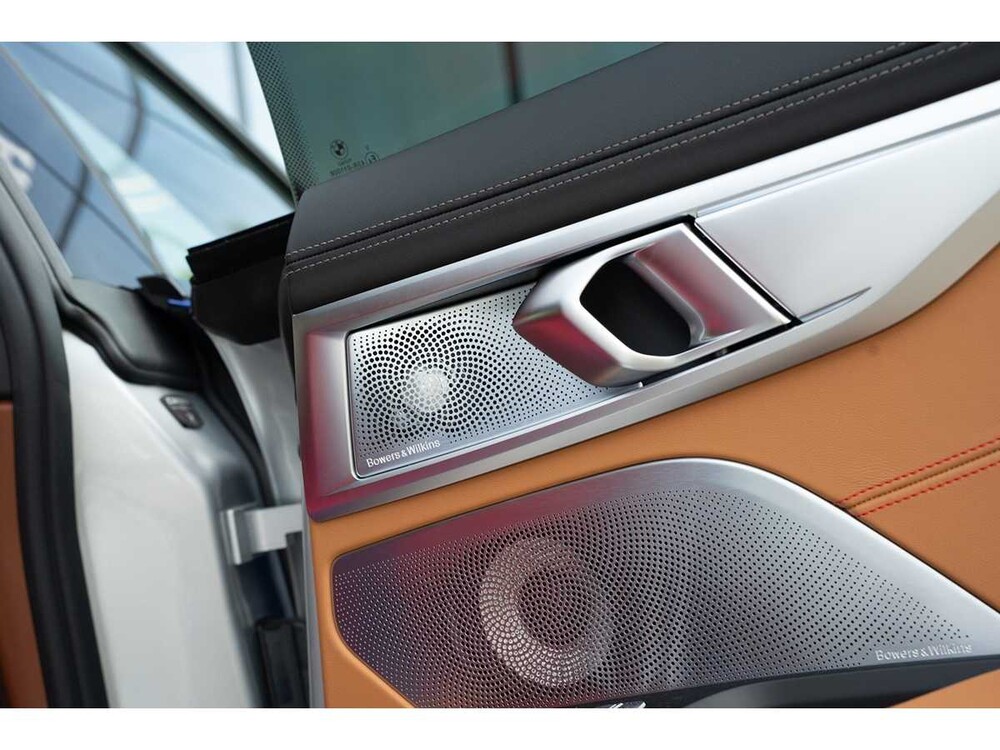 BMW M850i Gran Coupé 4.4 V8 xDrive -The 8 X Jeff Koons- M-Performance 530pk 2023 (1 van 99) (NEW) 8-Serie (Origineel-NL + 1e Eigenaar)