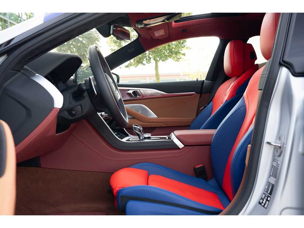 BMW M850i Gran Coupé 4.4 V8 xDrive -The 8 X Jeff Koons- M-Performance 530pk 2023 (1 van 99) (NEW) 8-Serie (Origineel-NL + 1e Eigenaar)