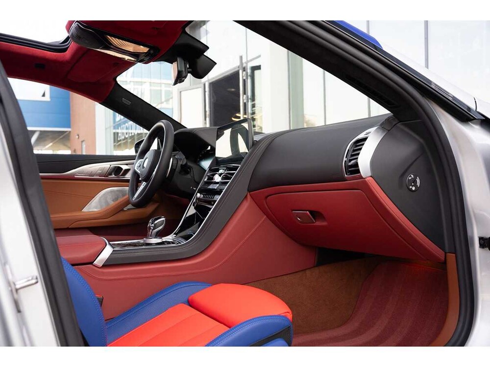 BMW M850i Gran Coupé 4.4 V8 xDrive -The 8 X Jeff Koons- M-Performance 530pk 2023 (1 van 99) (NEW) 8-Serie (Origineel-NL + 1e Eigenaar)