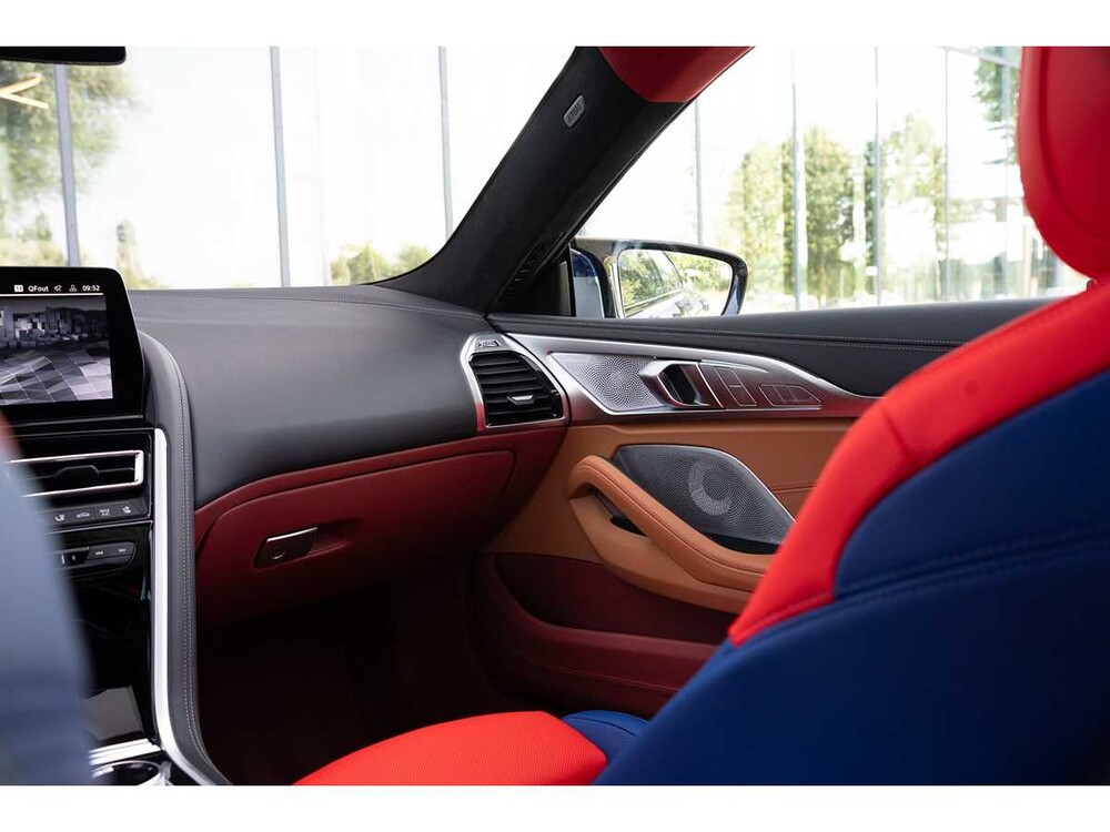BMW M850i Gran Coupé 4.4 V8 xDrive -The 8 X Jeff Koons- M-Performance 530pk 2023 (1 van 99) (NEW) 8-Serie (Origineel-NL + 1e Eigenaar)