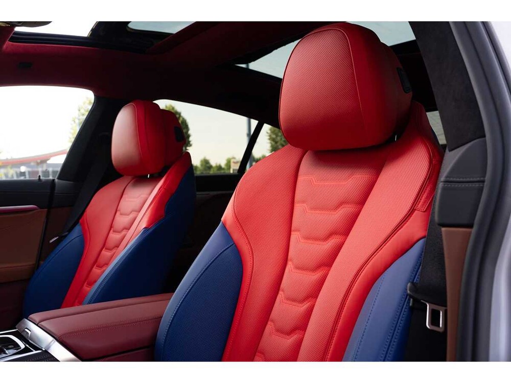 BMW M850i Gran Coupé 4.4 V8 xDrive -The 8 X Jeff Koons- M-Performance 530pk 2023 (1 van 99) (NEW) 8-Serie (Origineel-NL + 1e Eigenaar)