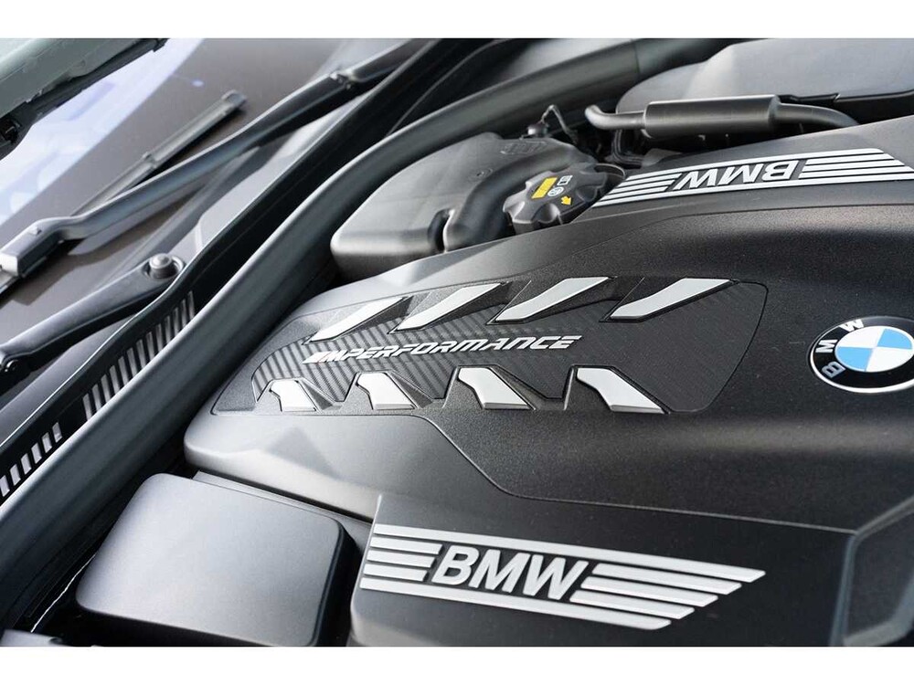 BMW M850i Gran Coupé 4.4 V8 xDrive -The 8 X Jeff Koons- M-Performance 530pk 2023 (1 van 99) (NEW) 8-Serie (Origineel-NL + 1e Eigenaar)