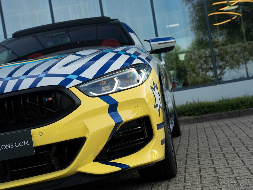 BMW M850i Gran Coupé 4.4 V8 xDrive -The 8 X Jeff Koons- M-Performance 530pk 2023 (1 van 99) (NEW) 8-Serie (Origineel-NL + 1e Eigenaar)
