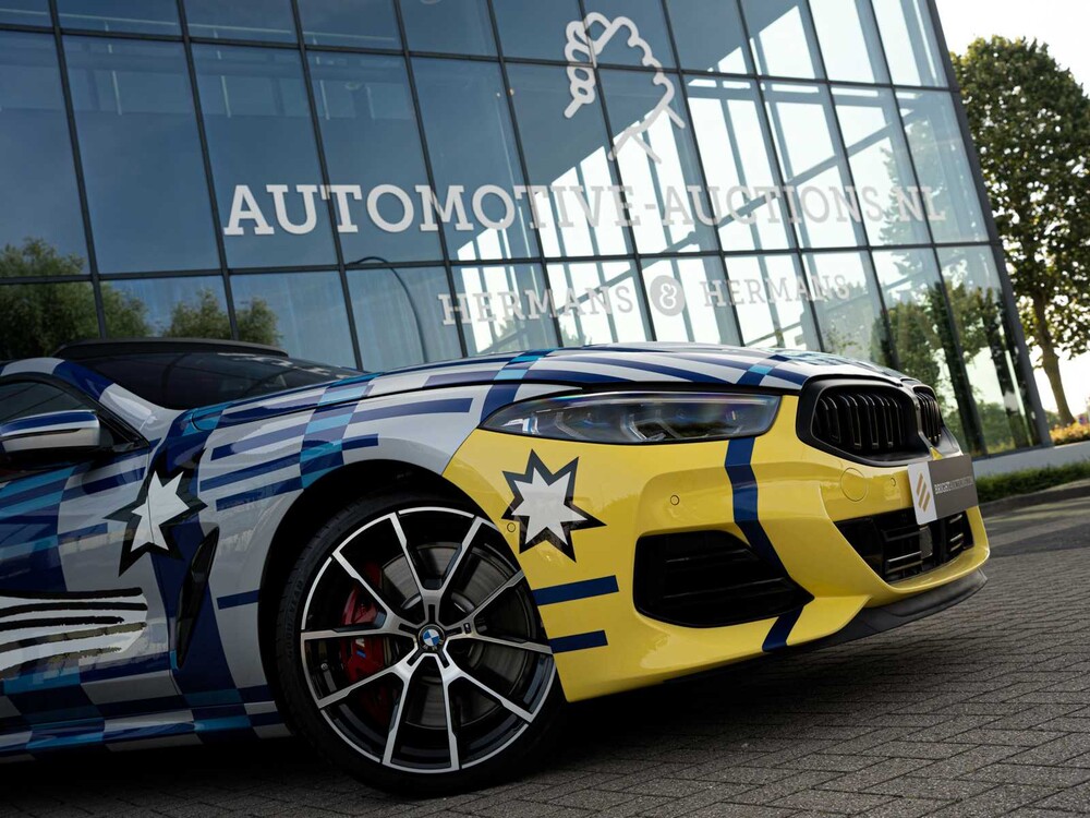BMW M850i Gran Coupé 4.4 V8 xDrive -The 8 X Jeff Koons- M-Performance 530pk 2023 (1 van 99) (NEW) 8-Serie (Origineel-NL + 1e Eigenaar)