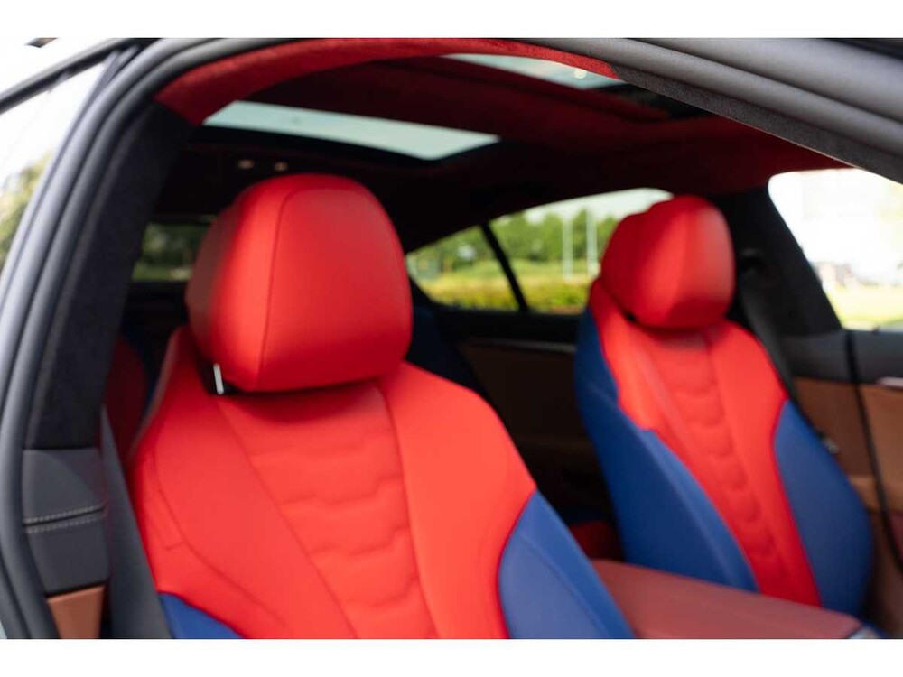 BMW M850i Gran Coupé 4.4 V8 xDrive -The 8 X Jeff Koons- M-Performance 530pk 2023 (1 van 99) (NEW) 8-Serie (Origineel-NL + 1e Eigenaar)