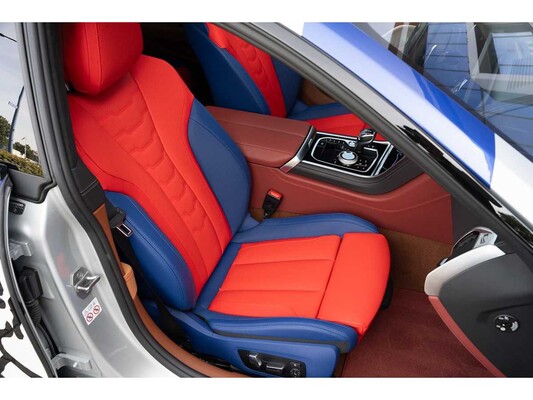 BMW M850i Gran Coupé 4.4 V8 xDrive -The 8 X Jeff Koons- M-Performance 530pk 2023 (1 van 99) (NEW) 8-Serie (Origineel-NL + 1e Eigenaar)
