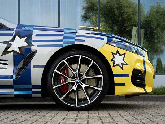 BMW M850i Gran Coupé 4.4 V8 xDrive -The 8 X Jeff Koons- M-Performance 530pk 2023 (1 van 99) (NEW) 8-Serie (Origineel-NL + 1e Eigenaar)