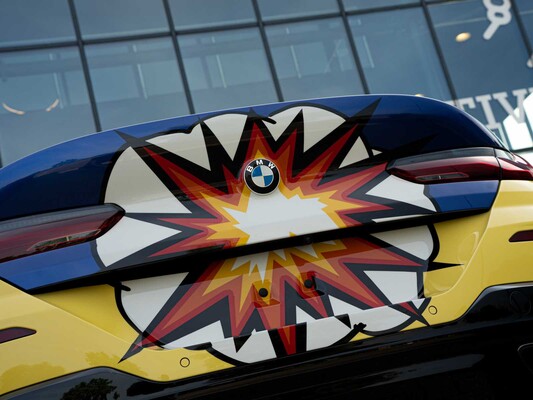 BMW M850i Gran Coupé 4.4 V8 xDrive -The 8 X Jeff Koons- M-Performance 530pk 2023 (1 van 99) (NEW) 8-Serie (Origineel-NL + 1e Eigenaar)