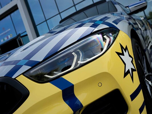 BMW M850i Gran Coupé 4.4 V8 xDrive -The 8 X Jeff Koons- M-Performance 530pk 2023 (1 van 99) (NEW) 8-Serie (Origineel-NL + 1e Eigenaar)