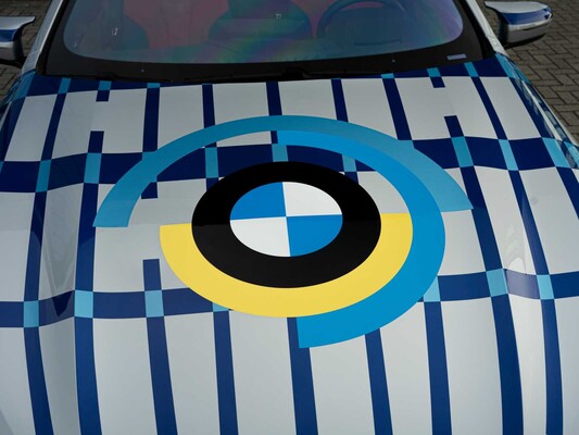 BMW M850i Gran Coupé 4.4 V8 xDrive -The 8 X Jeff Koons- M-Performance 530pk 2023 (1 van 99) (NEW) 8-Serie (Origineel-NL + 1e Eigenaar)