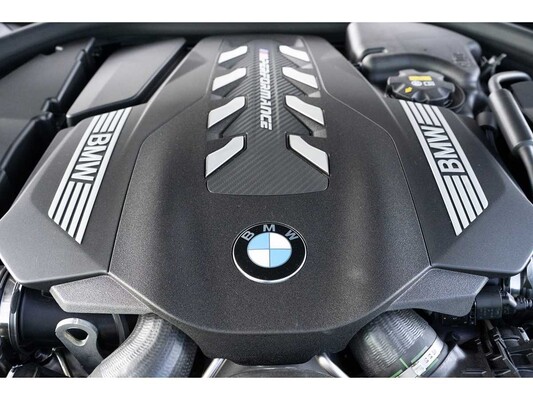 BMW M850i Gran Coupé 4.4 V8 xDrive -The 8 X Jeff Koons- M-Performance 530pk 2023 (1 van 99) (NEW) 8-Serie (Origineel-NL + 1e Eigenaar)