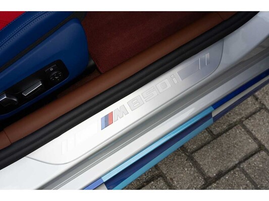 BMW M850i Gran Coupé 4.4 V8 xDrive -The 8 X Jeff Koons- M-Performance 530pk 2023 (1 van 99) (NEW) 8-Serie (Origineel-NL + 1e Eigenaar)