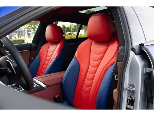 BMW M850i Gran Coupé 4.4 V8 xDrive -The 8 X Jeff Koons- M-Performance 530pk 2023 (1 van 99) (NEW) 8-Serie (Origineel-NL + 1e Eigenaar)