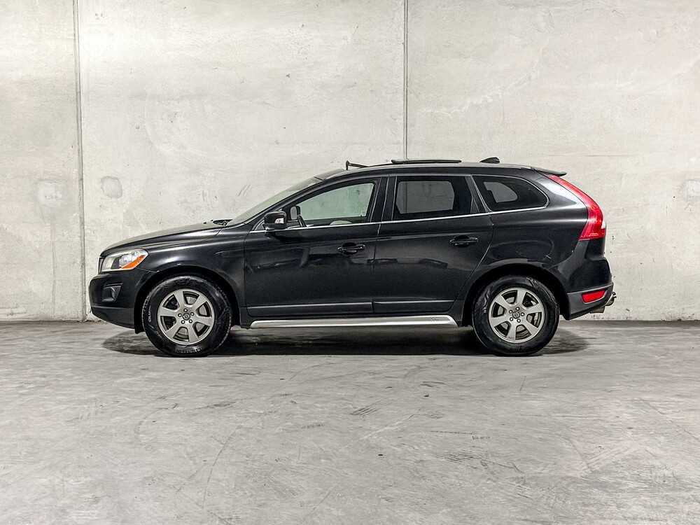 Volvo XC60 2.4 D5 AWD R-Design 205pk 2010, 66-NKX-7 