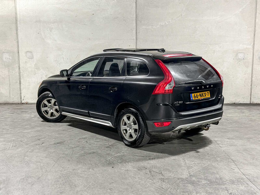Volvo XC60 2.4 D5 AWD R-Design 205pk 2010, 66-NKX-7 