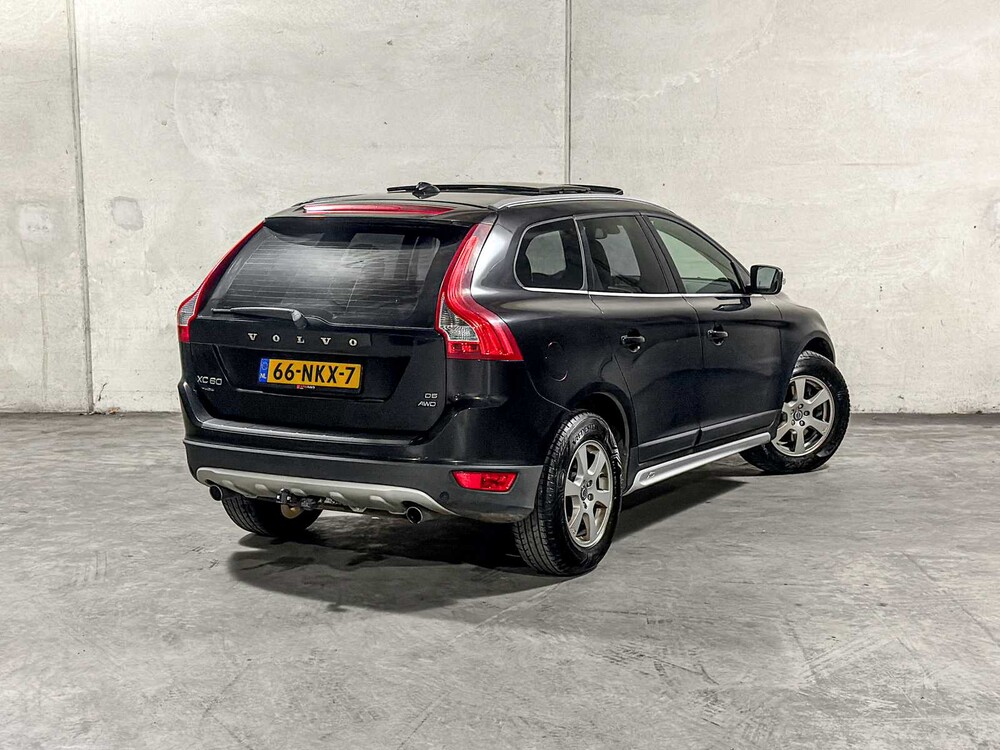 Volvo XC60 2.4 D5 AWD R-Design 205pk 2010, 66-NKX-7 