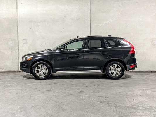 Volvo XC60 2.4 D5 AWD R-Design 205pk 2010, 66-NKX-7 