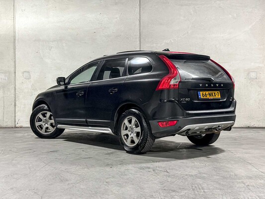 Volvo XC60 2.4 D5 AWD R-Design 205pk 2010, 66-NKX-7